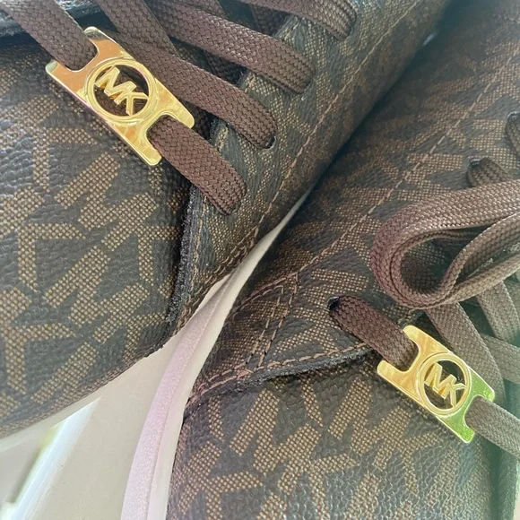 ✨BRAND NEW✨Michael Kors Women’s Brown Monogram Sneakers Size 9.5 - Picture 4 of 9